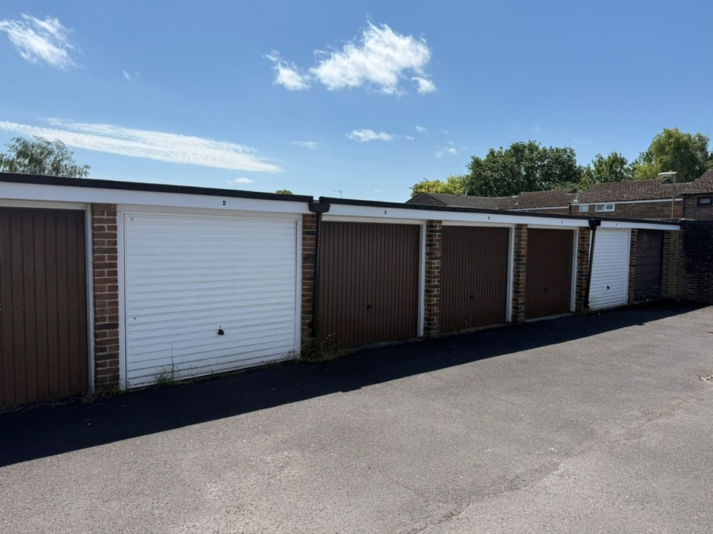Lot: 27 - NINE LOCK-UP GARAGES - Garages 2-5